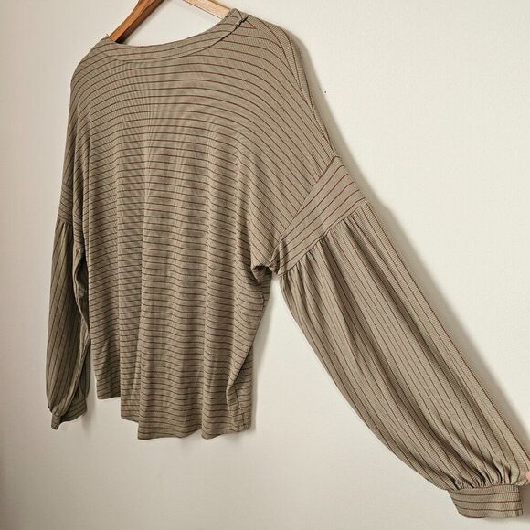 NEW W/O TAGS EE:SOME V NECK BUTTON DOWN PUFFED SLEEVES LONGSLEEVES TOP SZ S - Picture 3 of 16